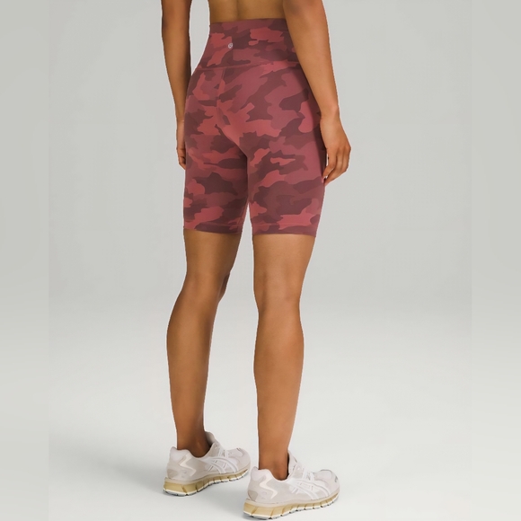 lululemon Wunder Train High-Rise Short 8". Size 6. EUC. #:WTBL9S - Picture 1 of 6
